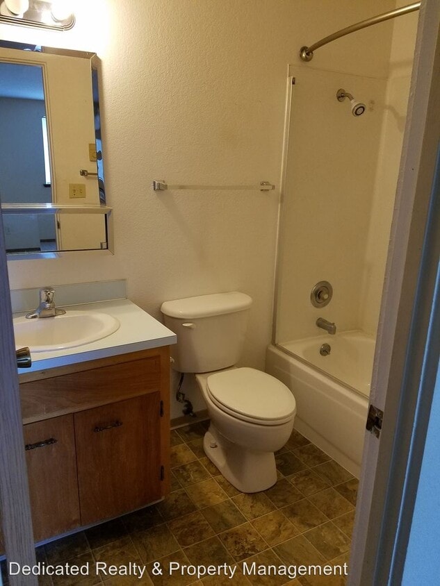 Building Photo - 1006 W Mead Ave