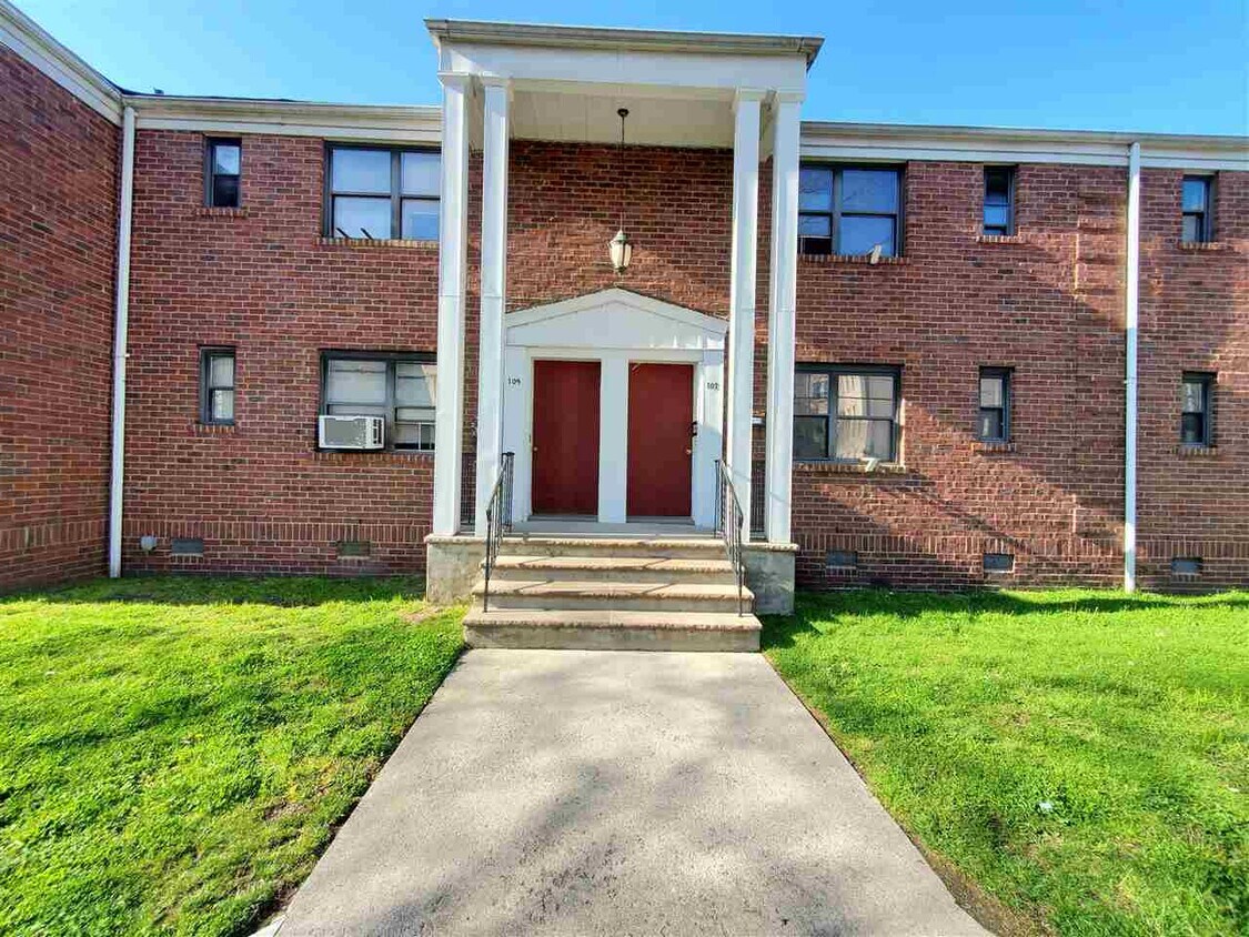 Primary Photo - 107 W 2nd St