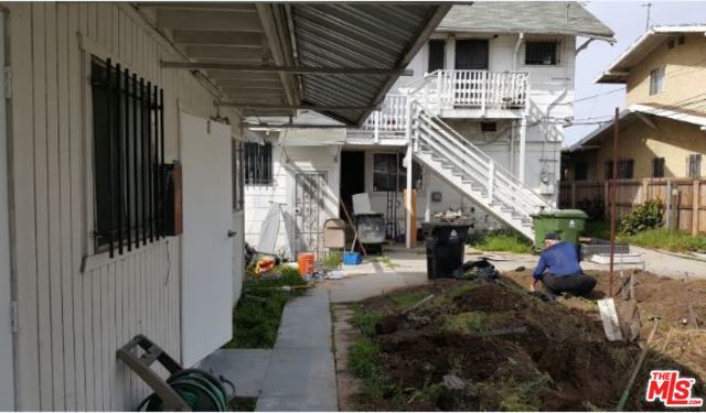 Building Photo - 1564 S Hobart Blvd