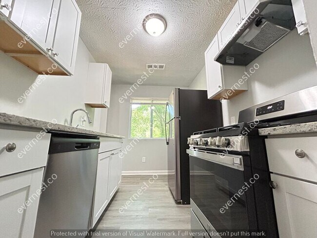 Building Photo - 8627 Glenwoods Dr