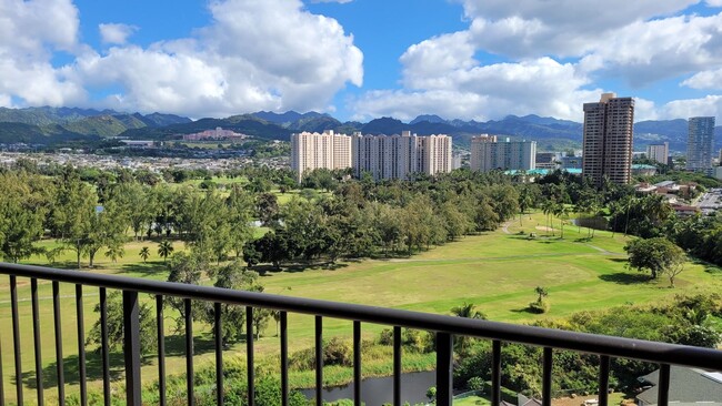 Foto del edificio - Centrally located 2bd, 2ba, 1pkg? 1012sqft...