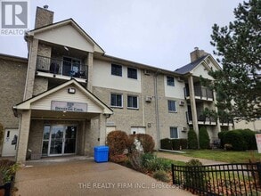 Building Photo - 729 Deveron Crescent