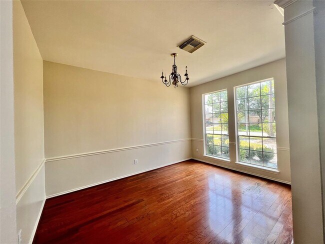 Building Photo - 3615 Glenhill Dr