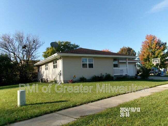 Building Photo - 9415 W Laramie Rd