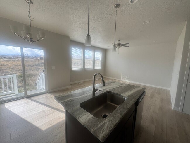 Building Photo - Beautiful Lehi Townhome for rent!