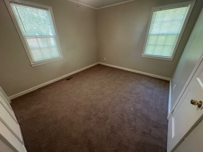 Foto del edificio - 245 Beechwood Cir