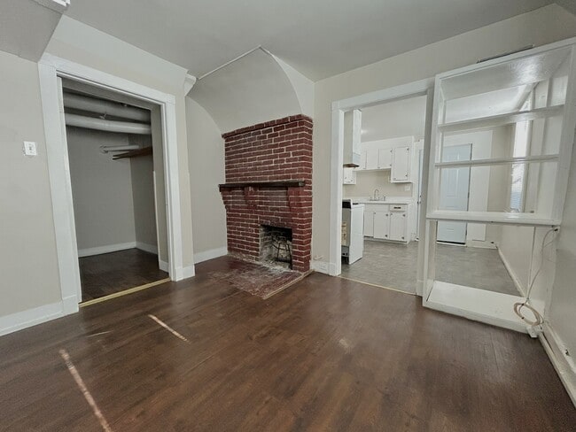 Foto del edificio - 117 E Glenwood Ave