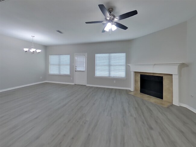 Foto del edificio - 8026 N Tarrytown Crossing Dr