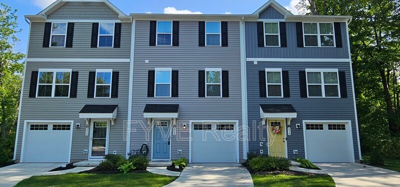 Foto principal - 212 Raintree Ln