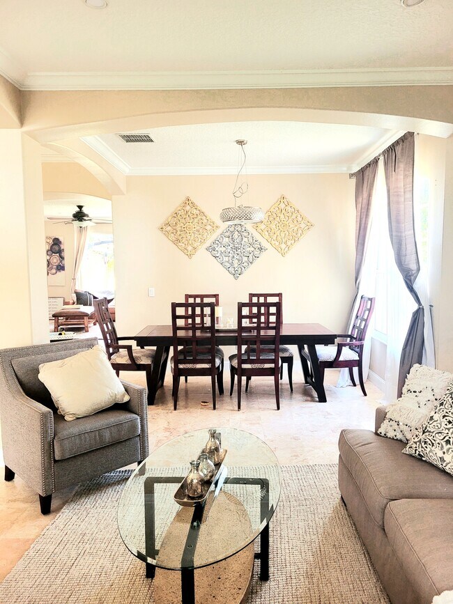 Building Photo - 370 Carriage Way Ct