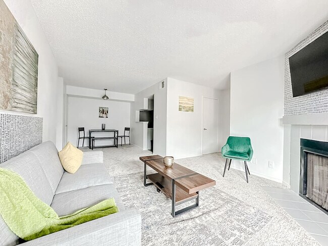 Foto del edificio - 1071 Clayton Ln