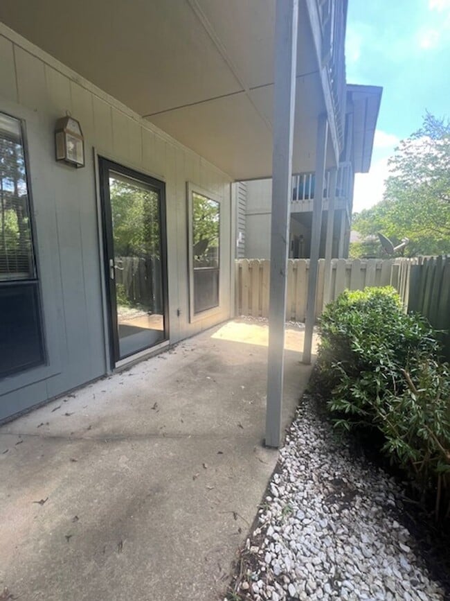 Building Photo - 1874 Tryon Dr