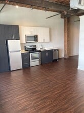 Building Photo - 806 Sampson St