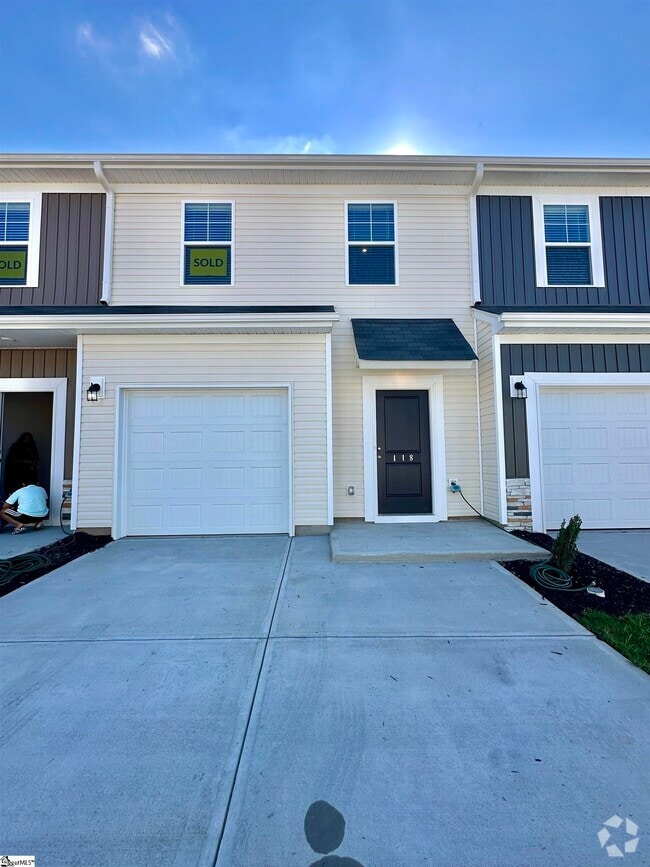 Building Photo - 118 Randwick Ln