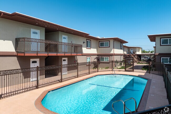 Piscina - Dakota Castle Luxury Apartments