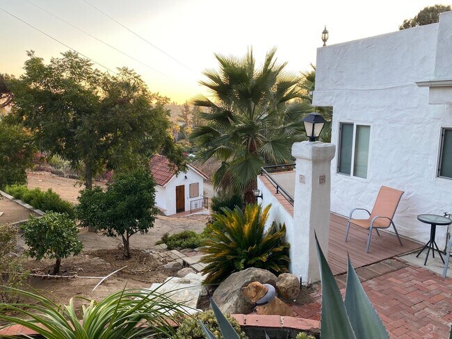 Foto del edificio - Beautiful cozy granny flat 2bed/1bath now ...