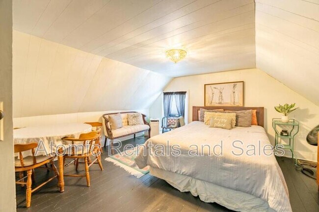 Foto del edificio - 714 E Jefferson St