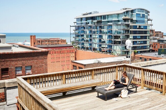 Rooftop Deck - Bridgeview Apartments