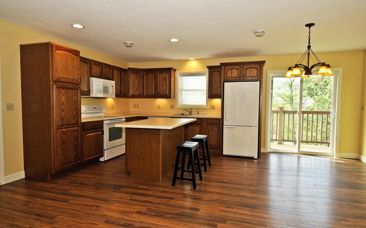 kitchen - 501 Crawford Ave