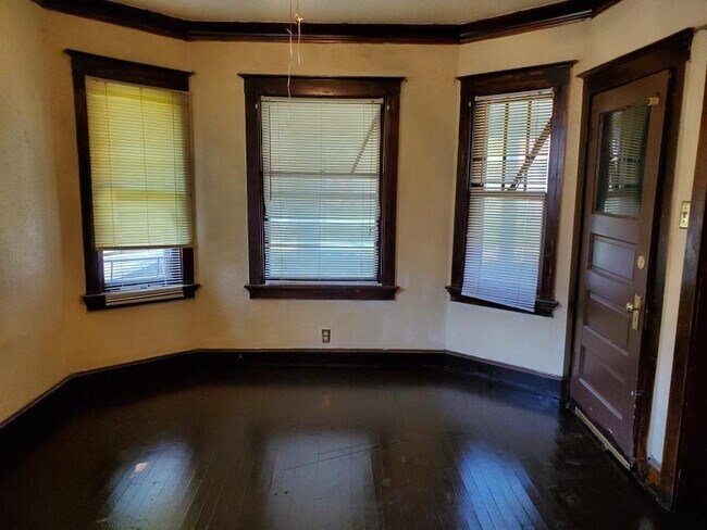 Front Room - 2432 N 39th St