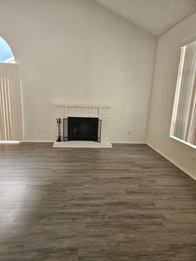 Building Photo - Beautiful 2-Story Home in Rancho Cucamonga!