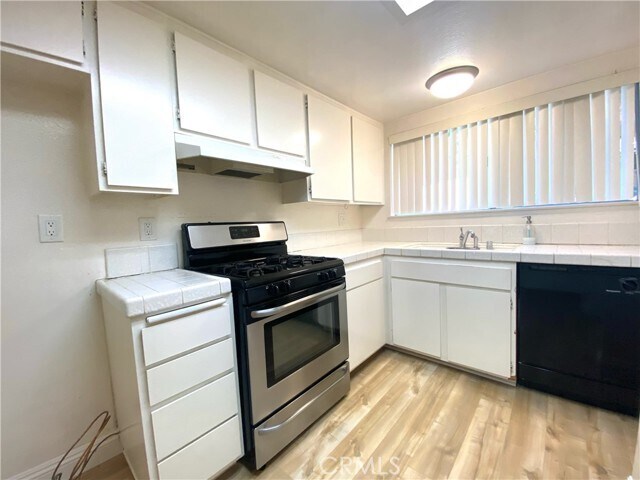 Building Photo - 1180 Las Lomas Dr