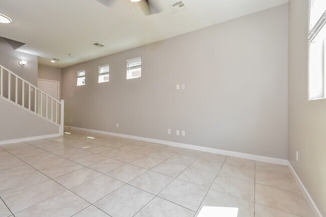 Foto del edificio - 9321 Golden Lad Ave