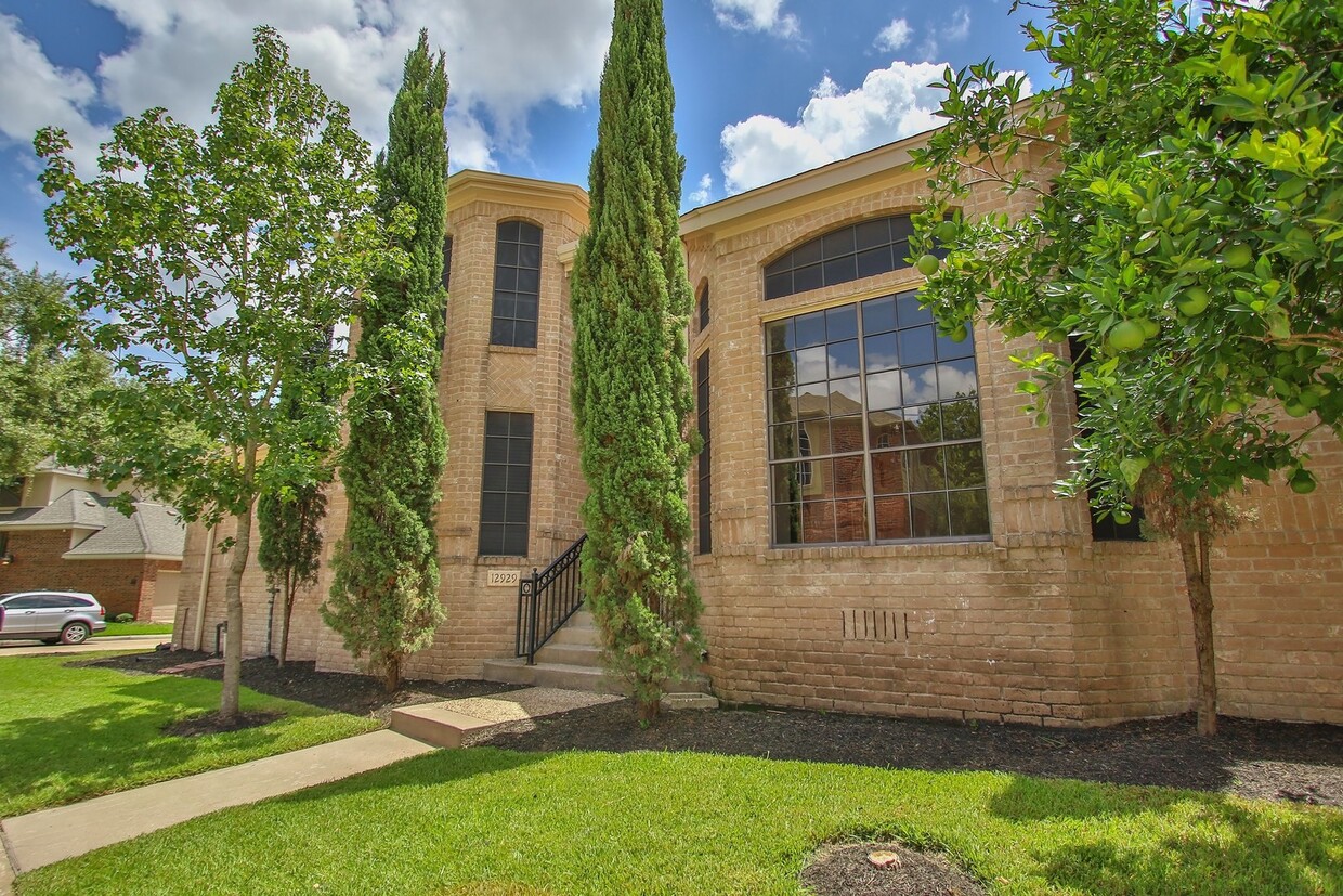 Primary Photo - Huge breathtaking home!! Gated comunity wi...