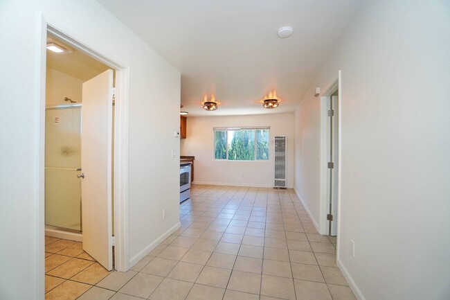 Building Photo - Duplex Scott