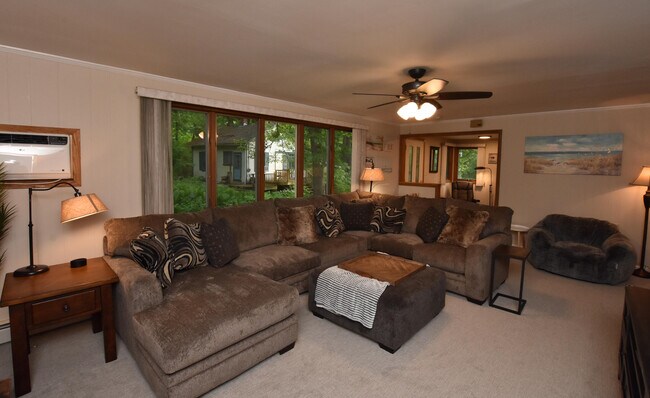Foto del edificio - 1770 E Lake Shore Dr