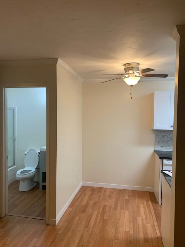 Building Photo - Ground Floor Studio at Peninsula Place