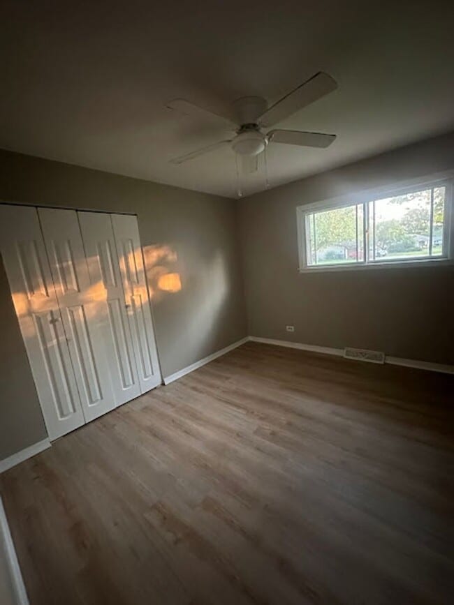 Building Photo - Spacious 3 bedroom 2 bathroom ranch.