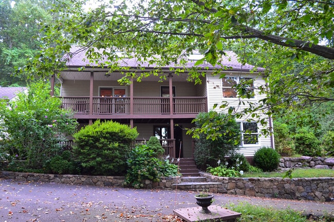 Building Photo - 1540 Paradise Ave