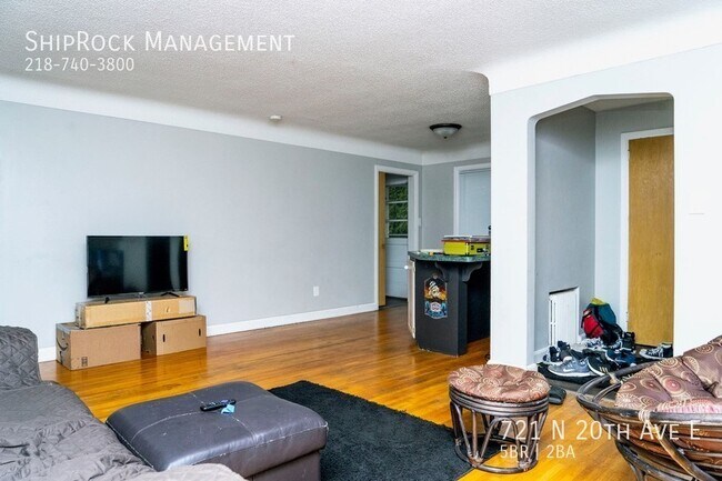 Foto del edificio - 721 N 20th Ave E