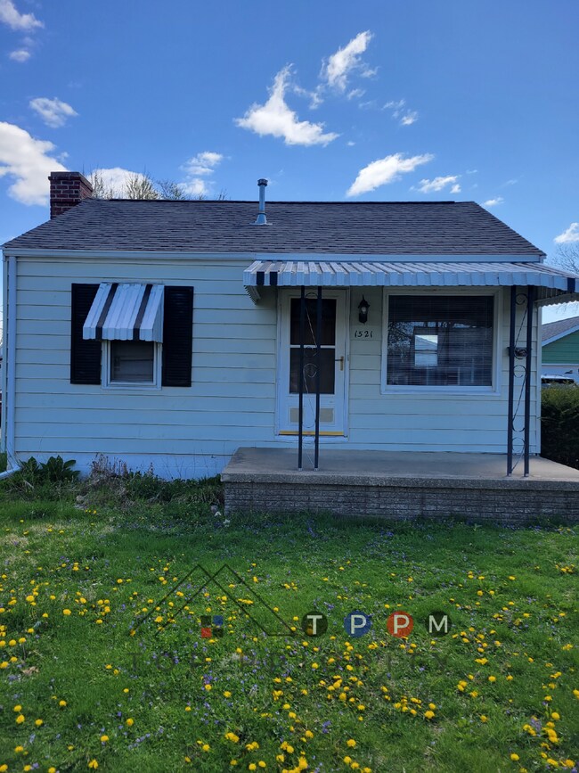 Building Photo - 2 Bedroom | 1 Bathroom Single-Family Home ...