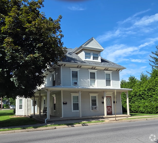 Building Photo - 214 E Pine St