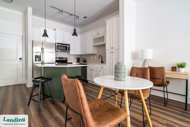 Foto del edificio - 2101 Lakeside Lofts Cir