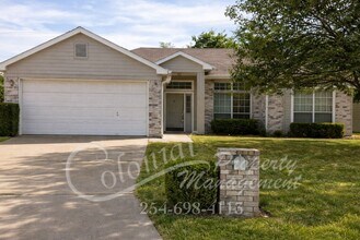 Building Photo - 2305 Stratford Dr