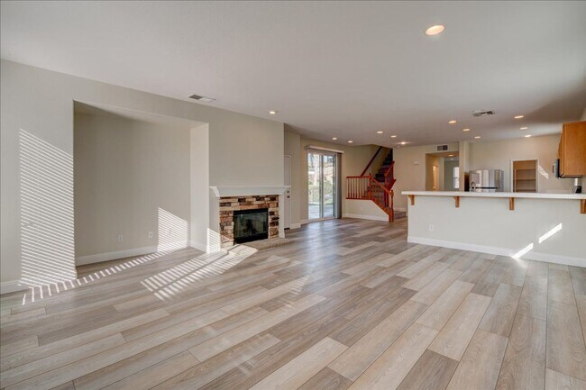 Building Photo - 1051 Village Ct, Oceanside CA 92057