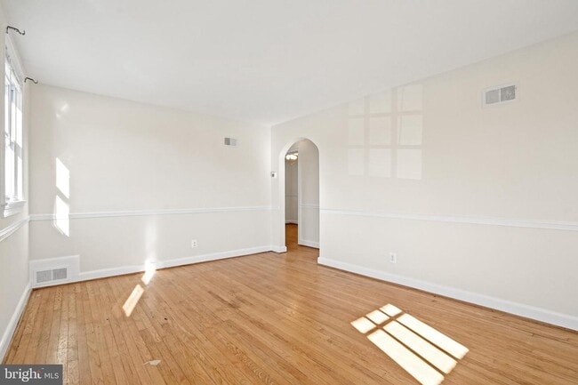 Building Photo - 1609 W Braddock Rd