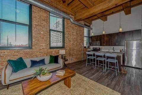 Foto del edificio - 1545 S State St