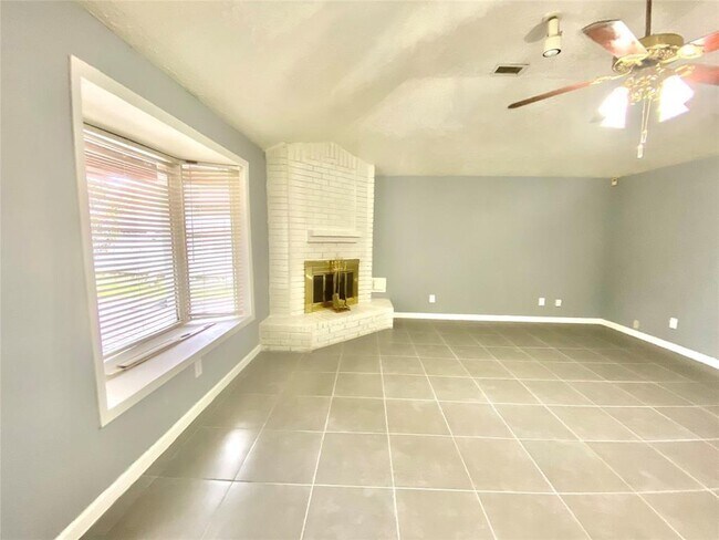 Foto del edificio - 10919 Dove Creek Cir