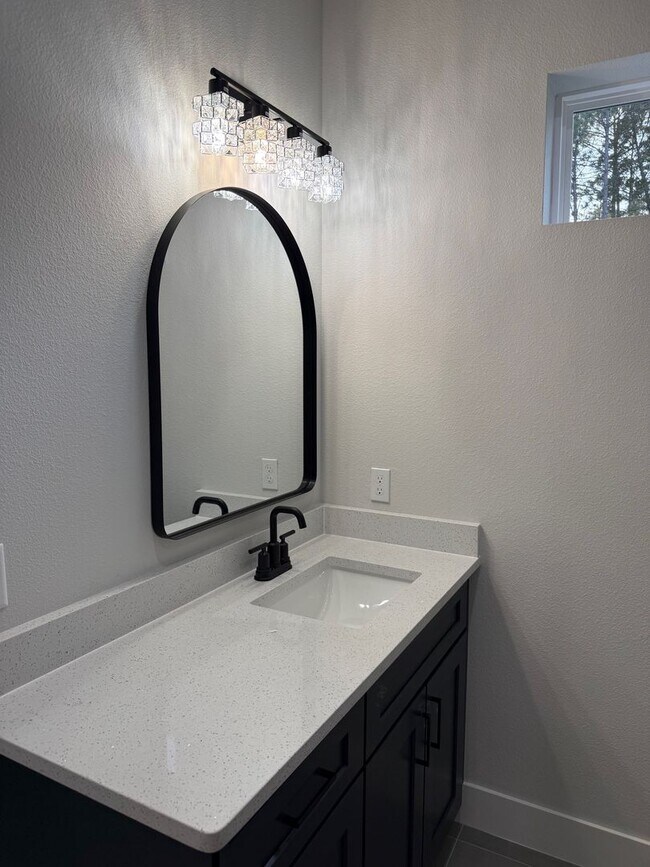 Foto del edificio - Brand new 3/2/2 with fenced in yard and a screened in porch! 50% off first month rent!