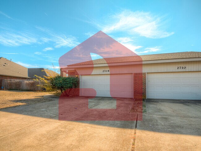 Foto del edificio - 2708 Silvertree Dr