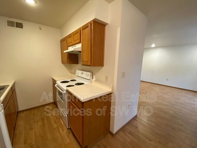 Foto del edificio - 750 S Campbell Ave