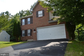 Building Photo - 4402 Birchtree Ln