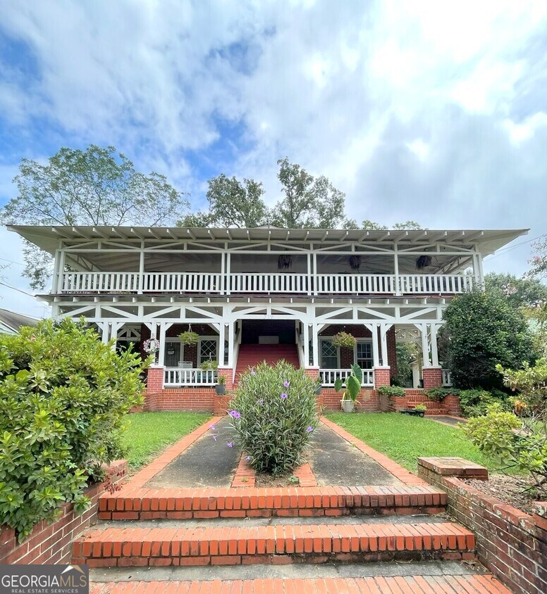 Foto principal - 319 College St