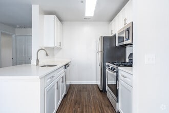 Interior Photo - Columbia Crossing