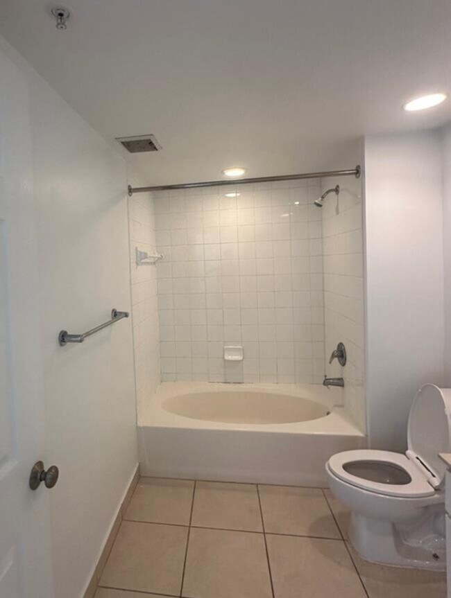 Building Photo - Cite Condo