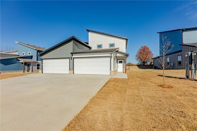 Building Photo - 1501 Casuarina St